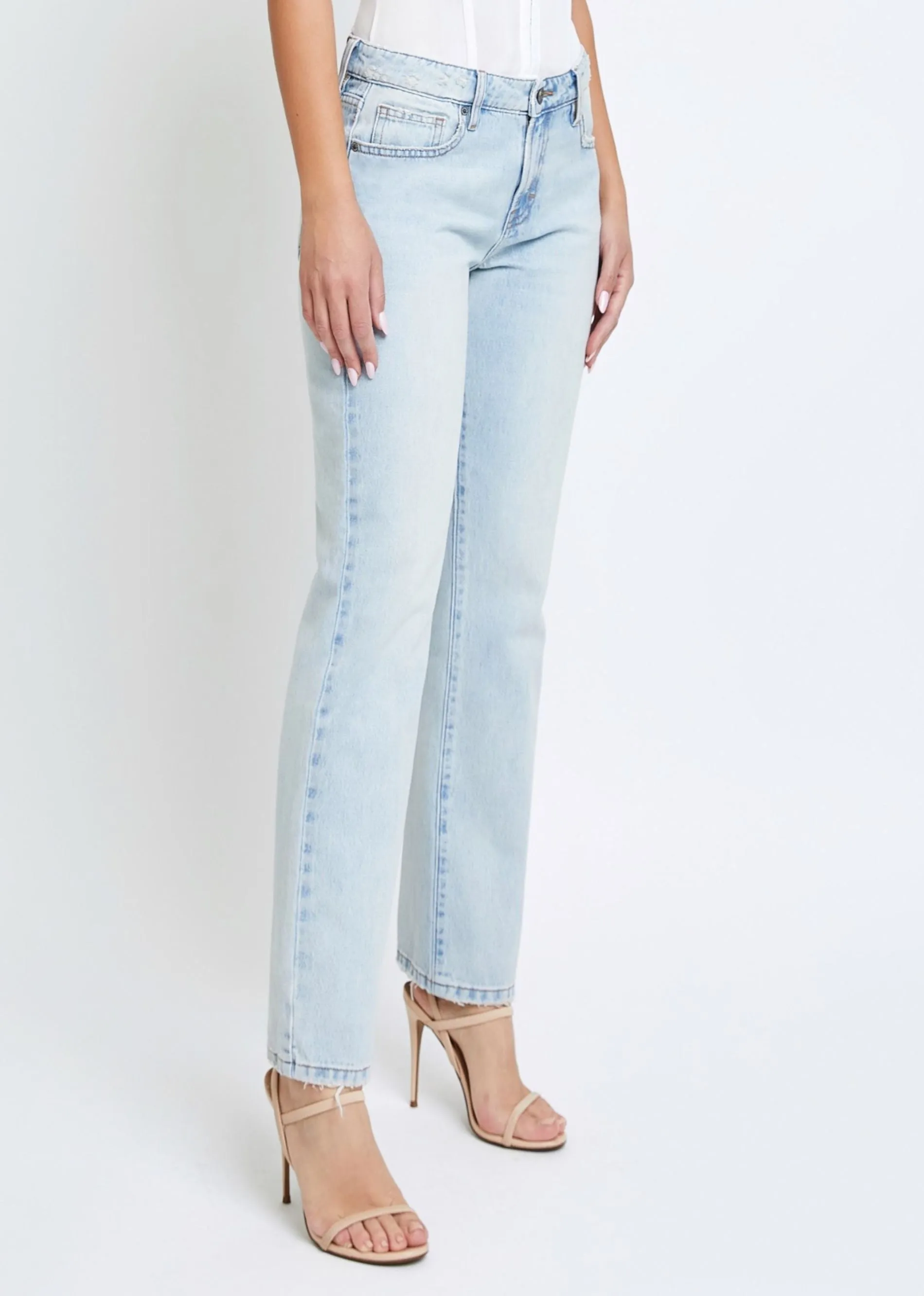 Calling After Me Jeans ★ Light Wash