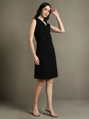 DL Woman Black Solid V-Neck Sleeveless Dress